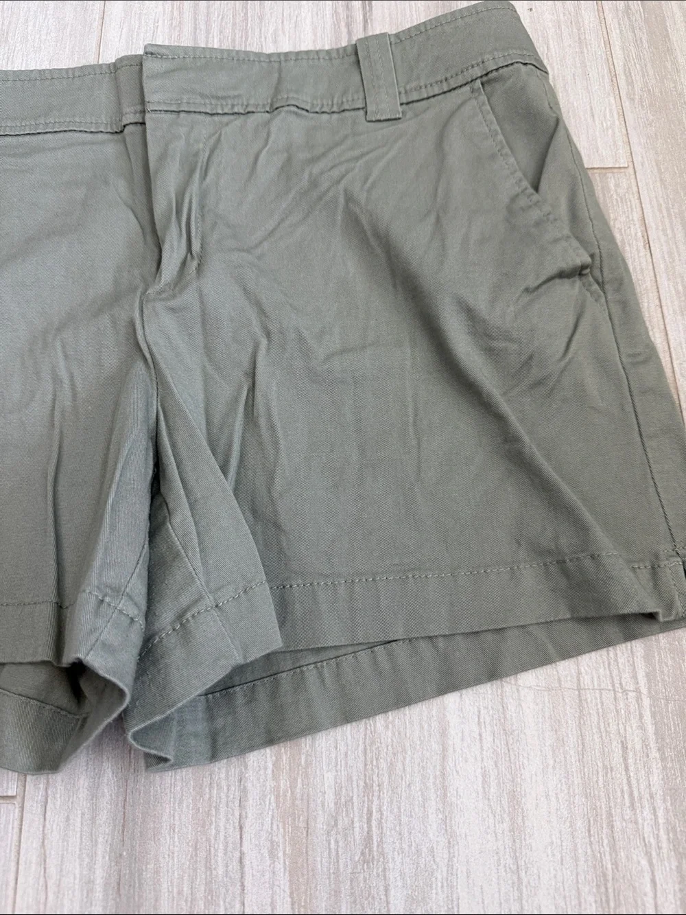 New‎ York & Company light green grey Casual Chino Shorts size 10 structured
